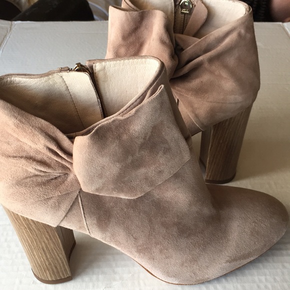 Louise et Cie Suede Heel Ankle Boots Booties Beige Sz 9M Bow Zip - Picture 1 of 7